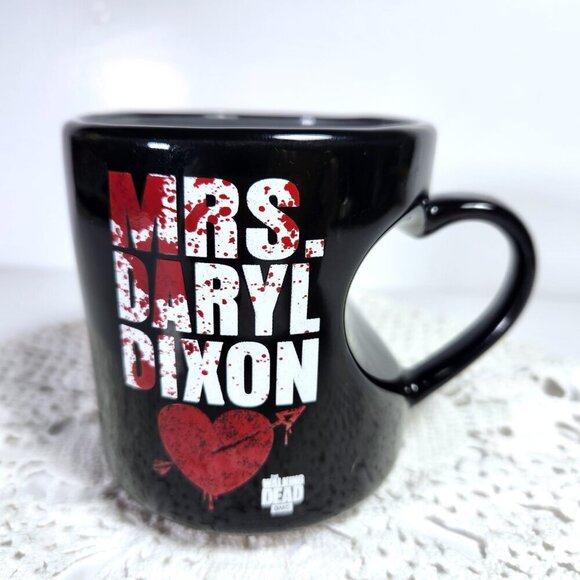 The Walking Dead Heart Handle Splattered Mrs Darly Dixon Ceramic Mug 12 oz AMC - Picture 1 of 9